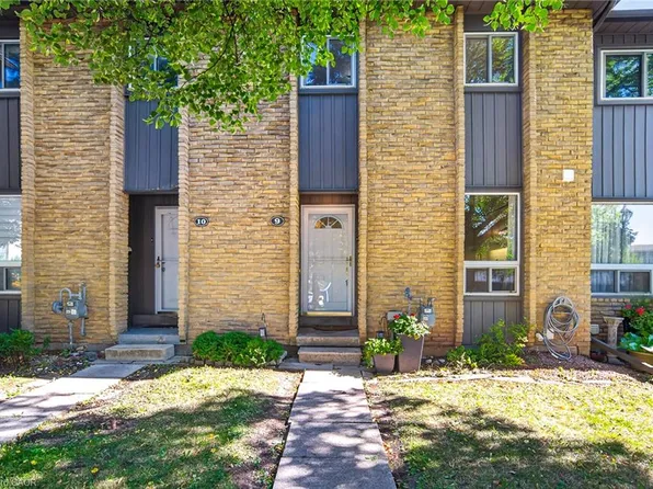 1517 Elm Rd #9, Oakville, ON L6H 1W3