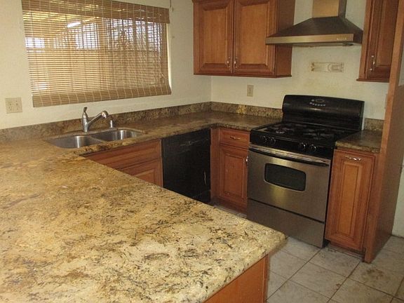 5th image of 2853 Wardlow Ave