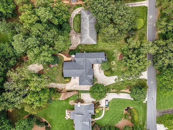 3rd image of 2186 Cumberland Dr SE