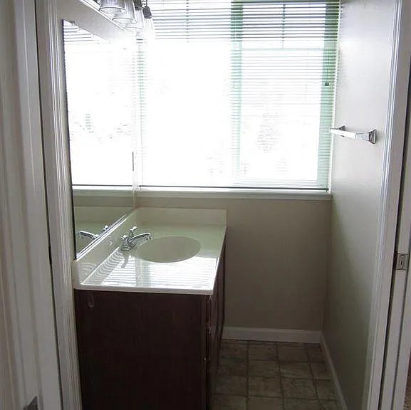 560 Madeline Jane Ln — Photo 8