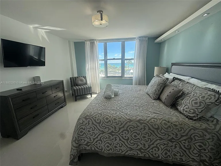 5161 Collins Ave #514 — Photo 13