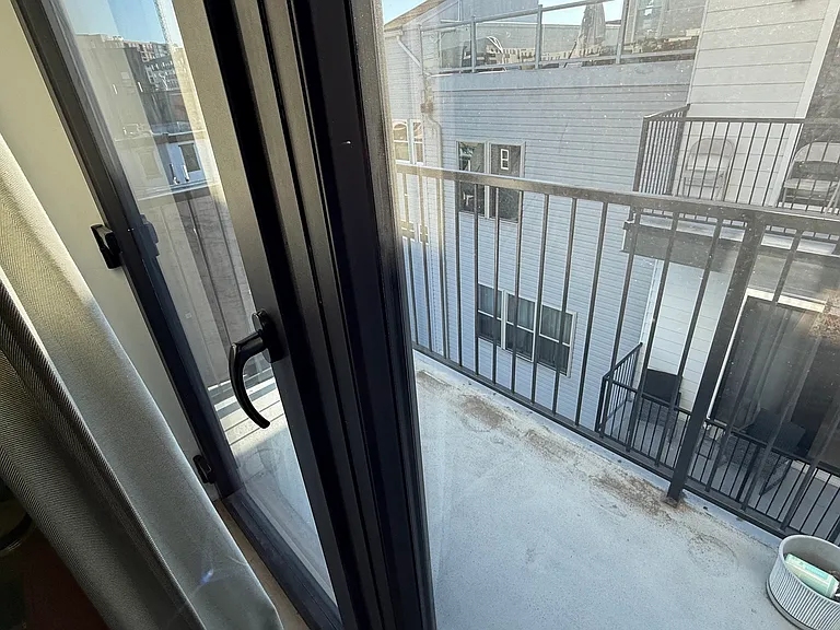 1306 N Front St #4F — Photo 36