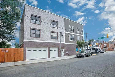 231 Hutton Street