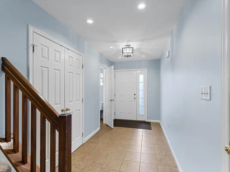 233 Thrush Dr — Photo 3