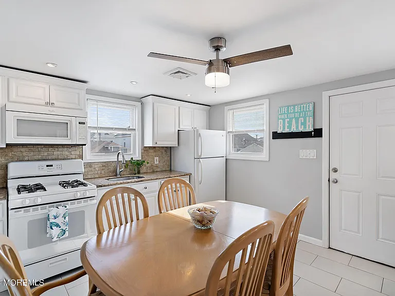 212 Randall Ave — Photo 11