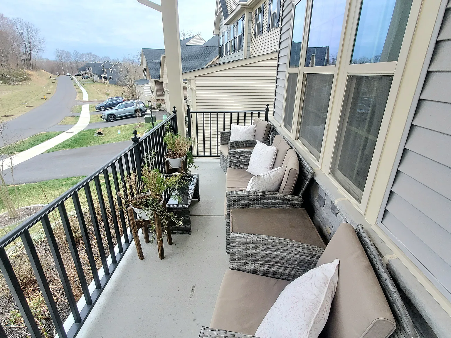5 bed, 3372 sqft, $4,200 — Photo 4