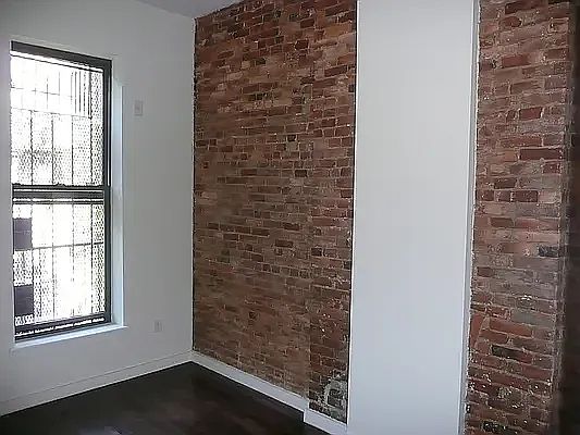 3rd image of 305 Tompkins Ave Floor 2