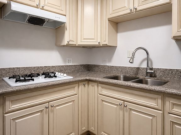4th image of 1037 N Genesee Ave APT 11