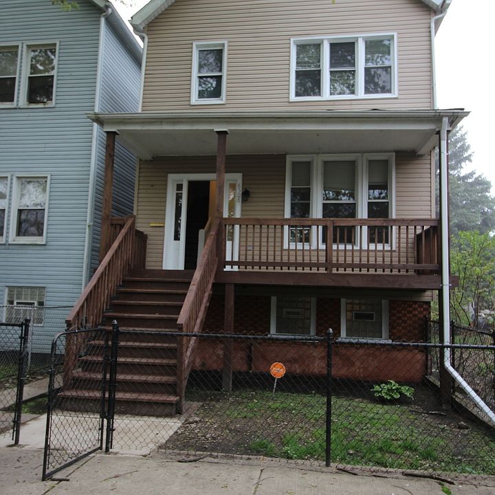 1st image of 8506 S Mackinaw Ave