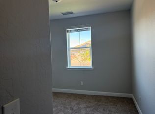 1145 Wasatch Dr, Madera, CA 93638