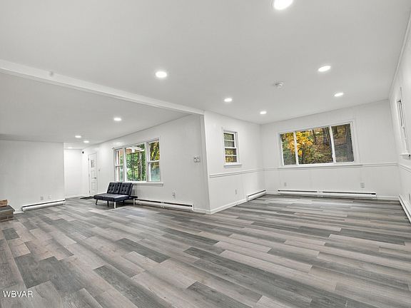 3rd image of 93 Round Hill Rd
