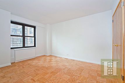 4th image of 268 E Broadway APT A106