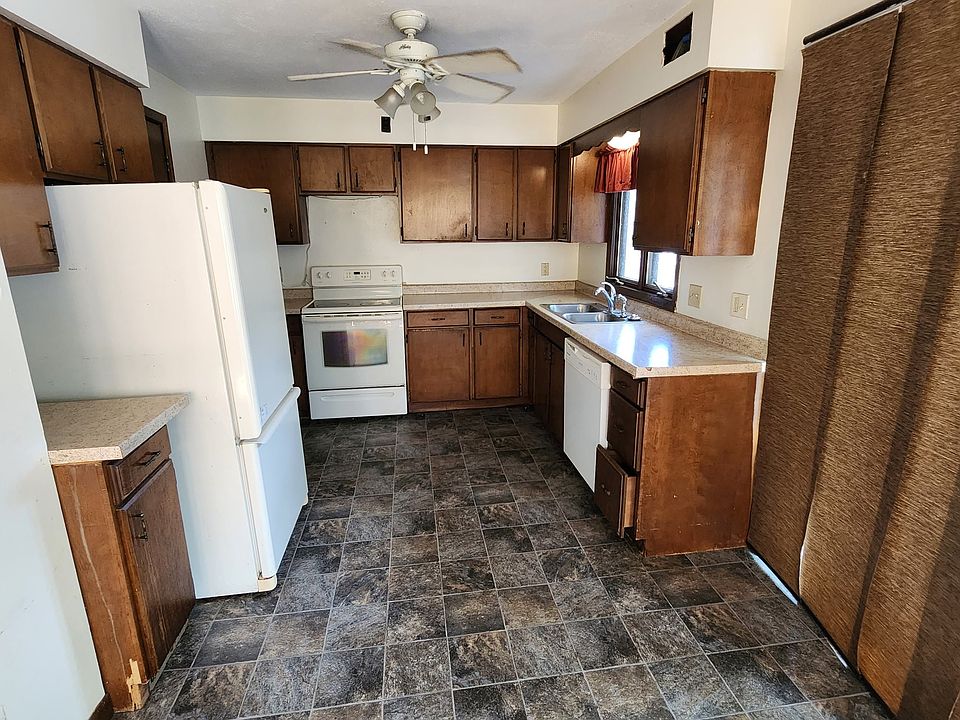 2nd image of 517 Bronson St