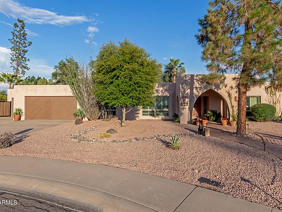 2nd image of 126 E LOMA VISTA Drive