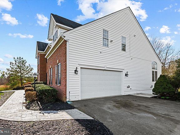 4th image of 146 Town And Country Dr