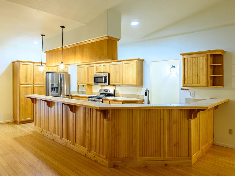 1631 NW Hickory Pl — Photo 7
