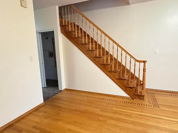 4th image of 20 Meadow Ln