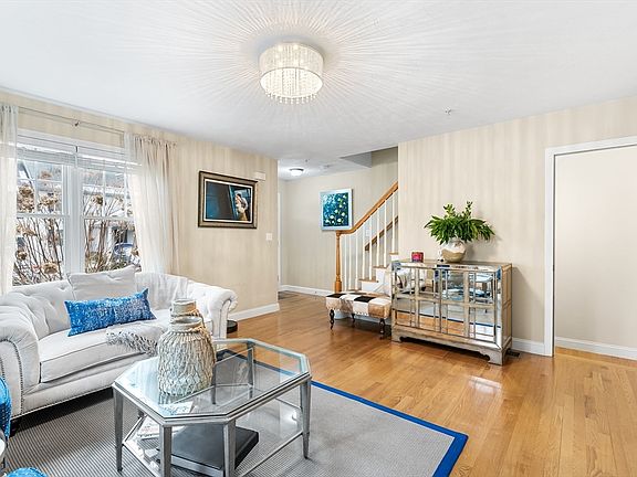 3rd image of 600 Justin Dr Unit 6