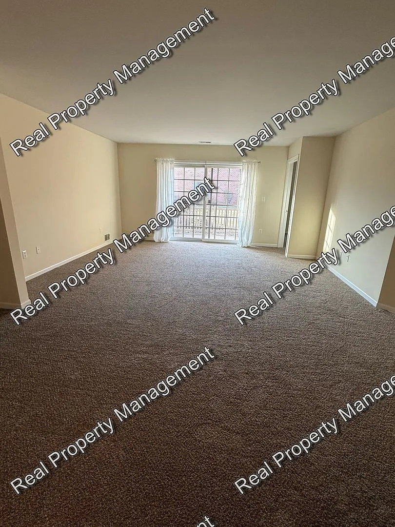 Building Photo - 644 Cambridge Ct #1-B