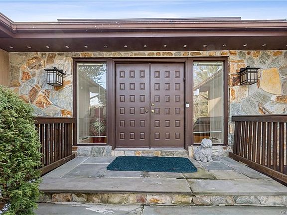3rd image of 36 Pecan Valley Dr