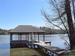 8208 Catawba Cove Dr, Belmont, NC 28012