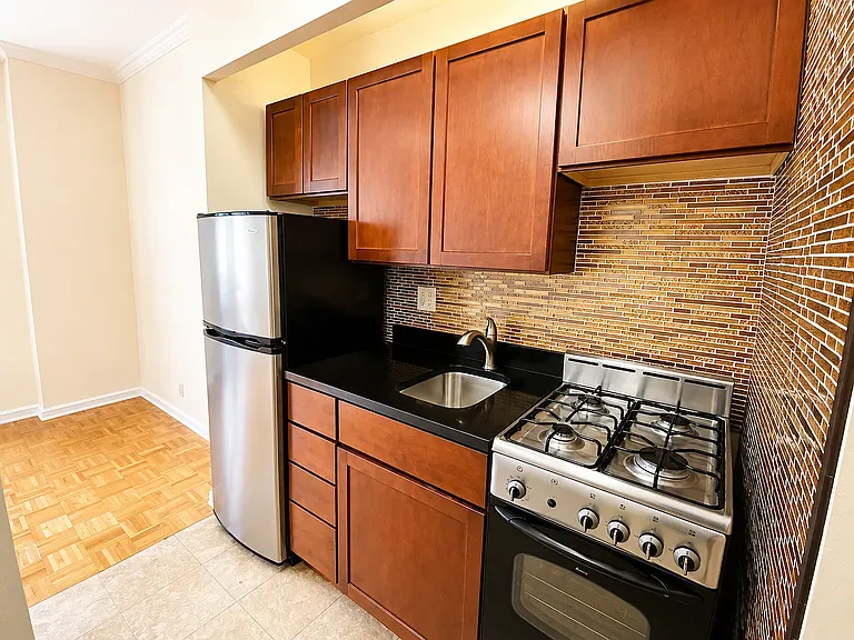 304 W 92nd St #8Z — Photo 5