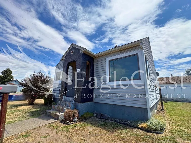 1001 W Chestnut St — Photo 3