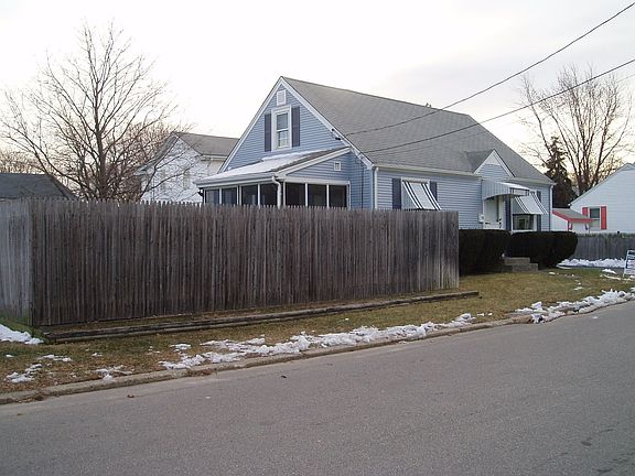 FENCED YARD AROUND POOL