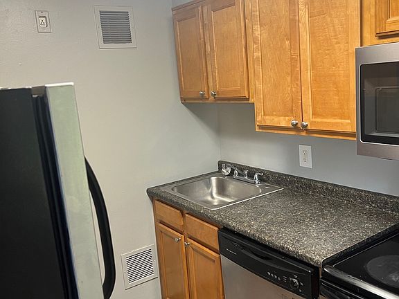 4th image of 616 Portland St Unit 25
