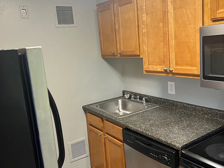 616 Portland St #25 — Photo 4