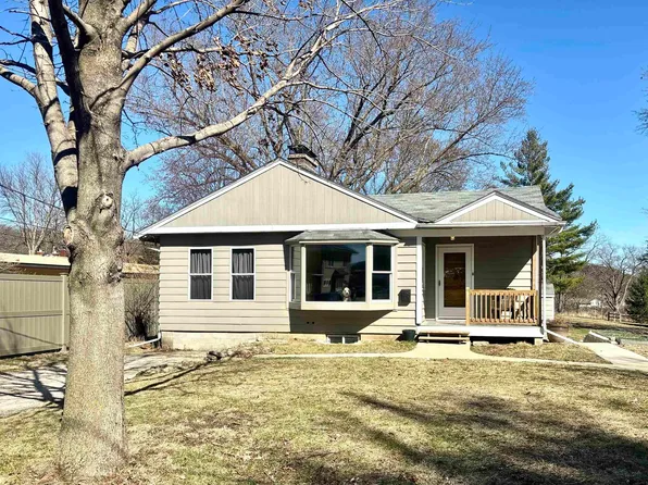 616 Center St, Decorah, IA 52101