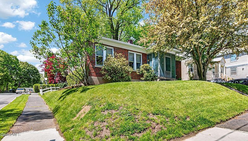 3rd image of 158 Brookside Avenue