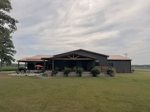 3990 Lake Rd, Edgerton, OH 43517