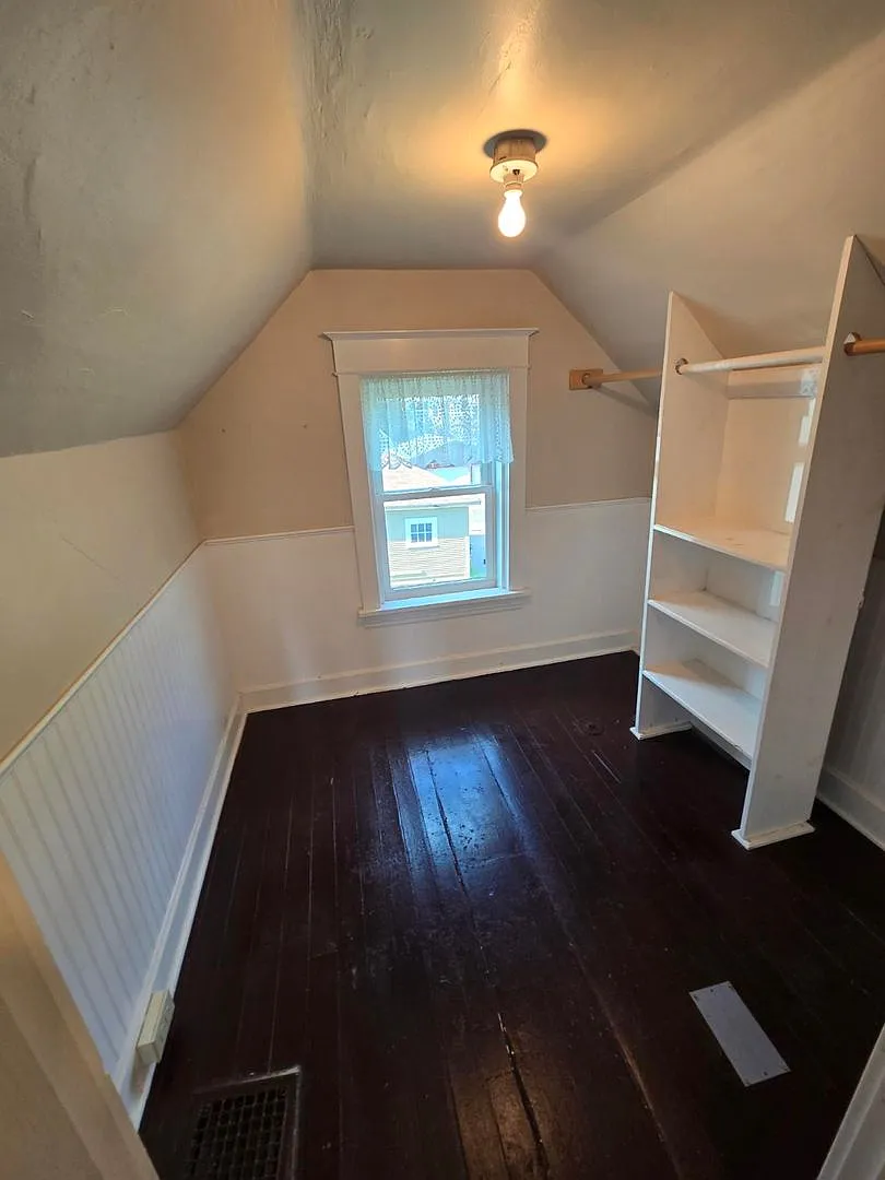 2821 Wicklow Street — Photo 2