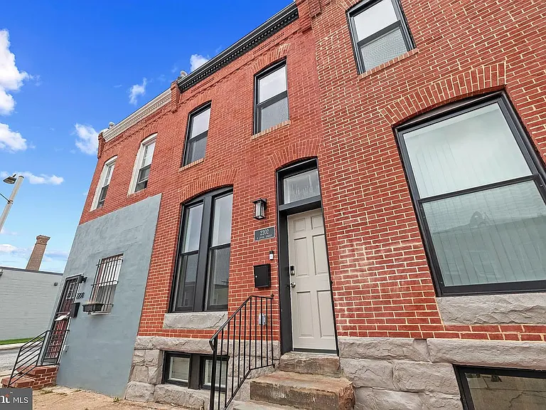2202 E Chase St — Photo 4