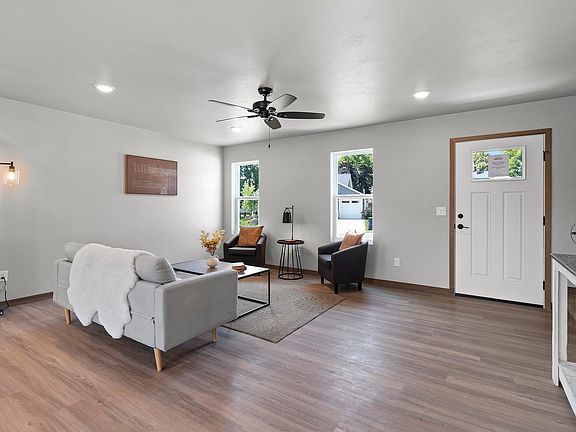 5th image of 216 Evergreen Ln