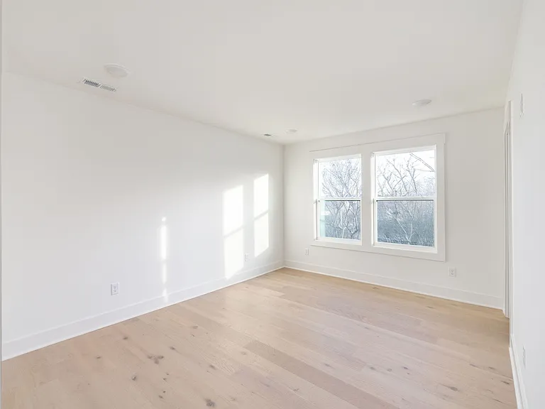 326 E Trinity Ln #C — Photo 21