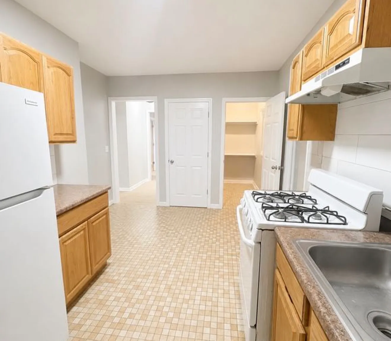 3 bed, $2,200 — Photo 1