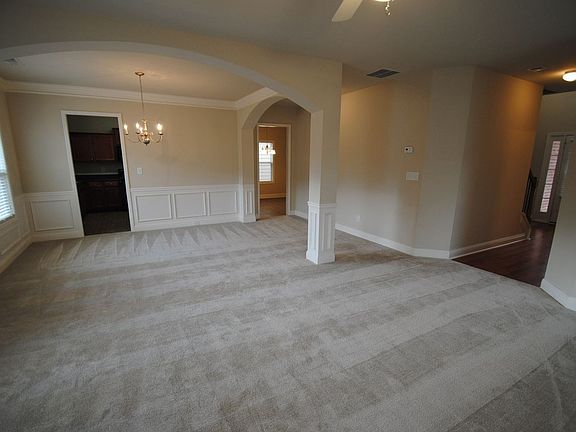 4th image of 799 Lynnfield Dr