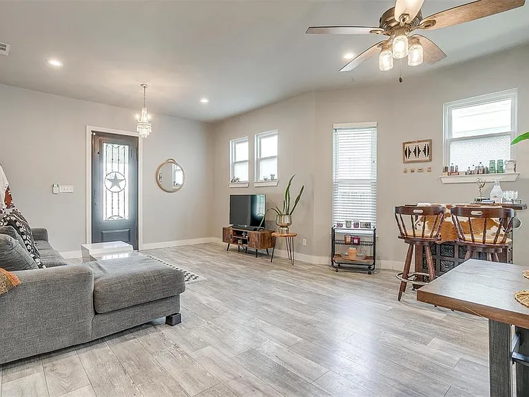 2905 S Jennings Ave — Photo 48