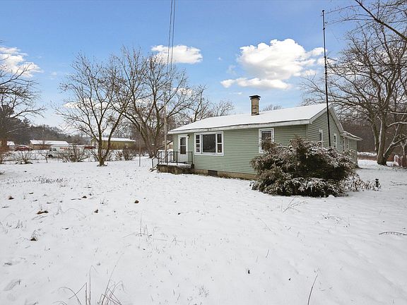 3rd image of 3032 Pine Lake St