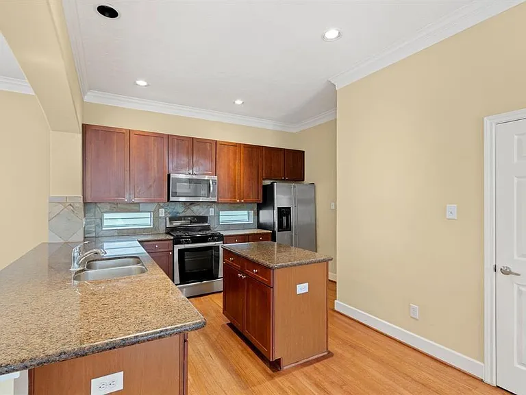 5734A Kansas St — Photo 10
