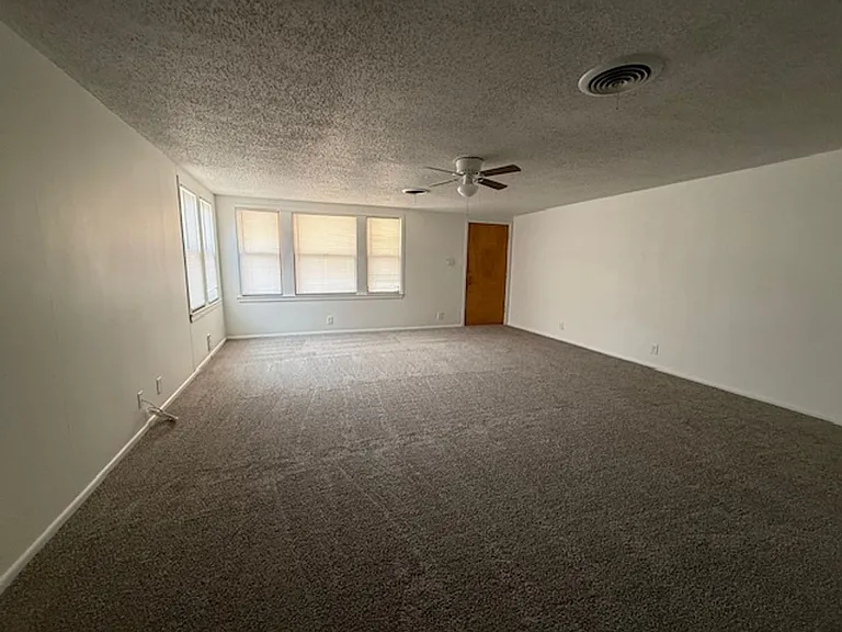 2510 Marshall St — Photo 3