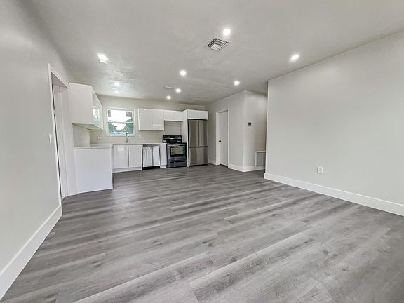 3rd image of 1441 N 68th Avenue