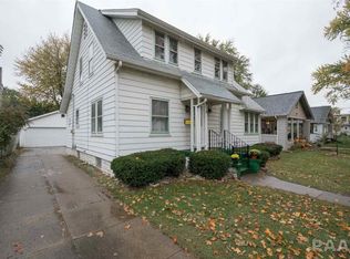 915 S 9th St, Pekin, IL 61554