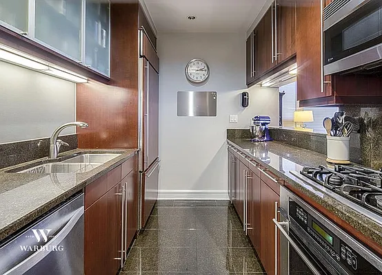Sold by Warburg | media 4