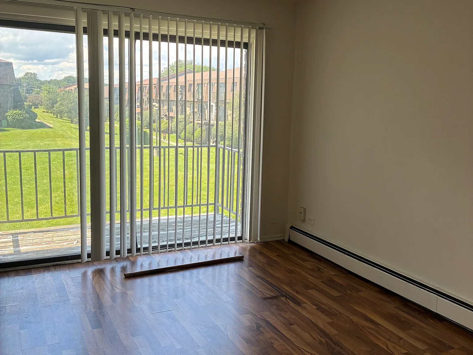 2 bed, 1000 sqft, $1,750 — Photo 2