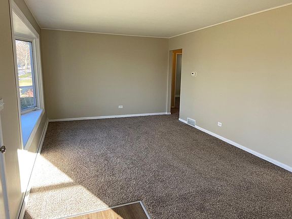 4th image of 3600 Pheasant Dr