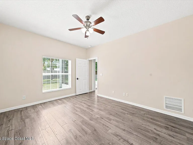 5647 Indigo Crossing Dr — Photo 19