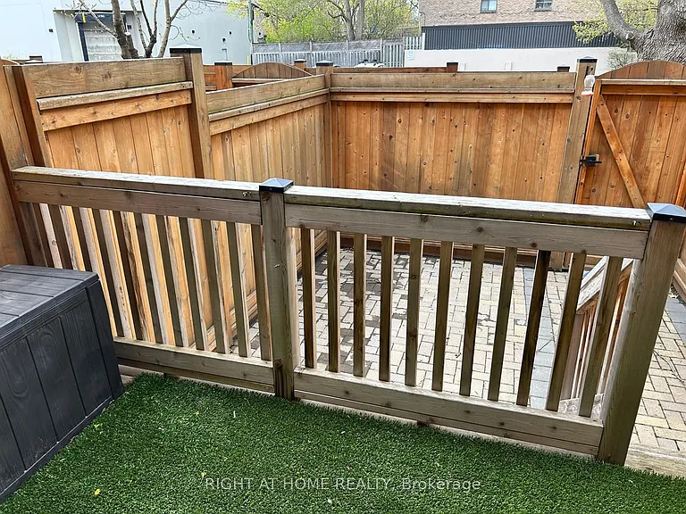 1666 Queen St E #2 — Photo 24